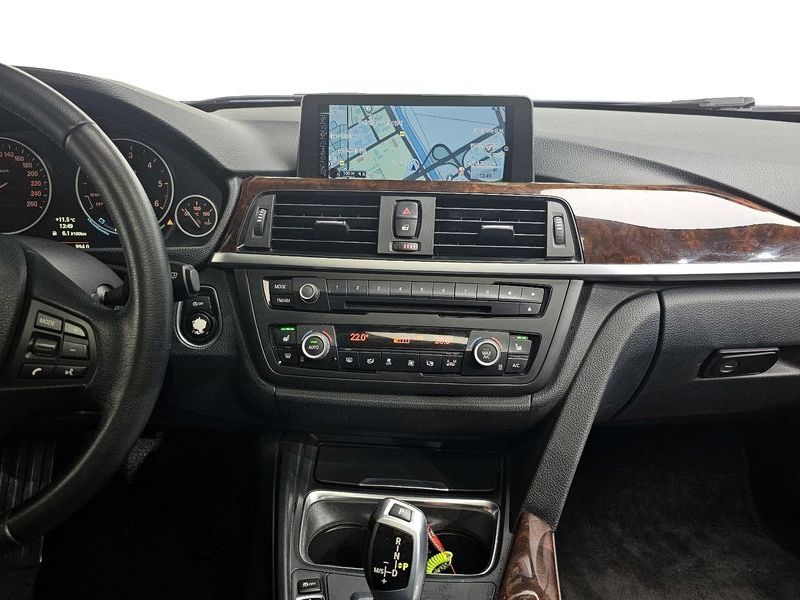 2013 BMW 3 Series 320d photo 14