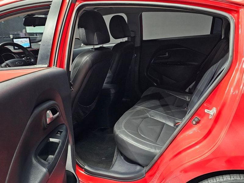 2012 Kia 올 뉴 프라이드 1.6 GDI Sedan Prestige photo 13