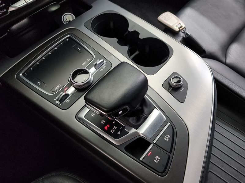 2019 Audi Q7 45 TFSI Quattro photo 9