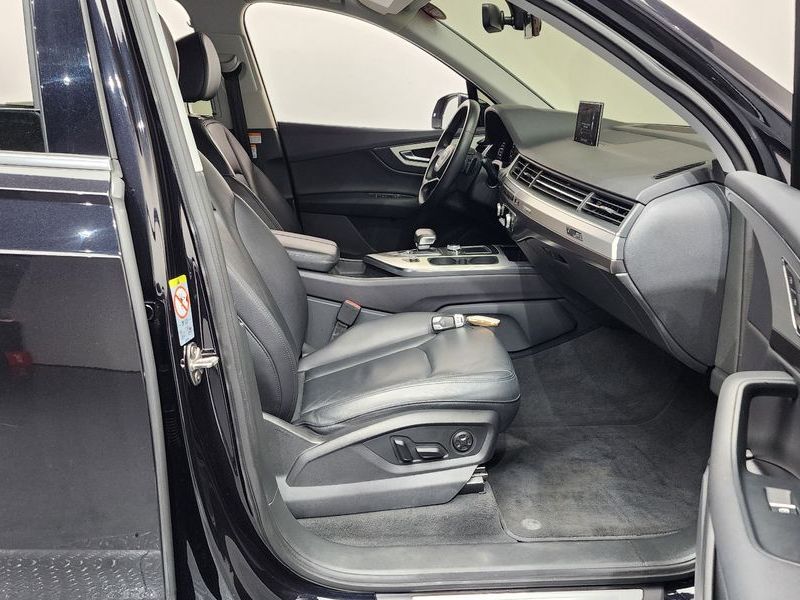 2019 Audi Q7 45 TFSI Quattro photo 11