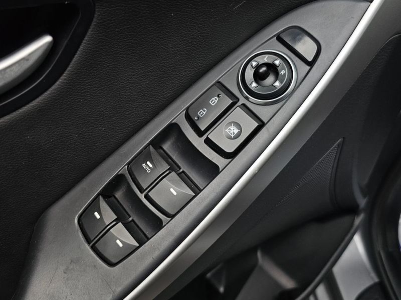 2014 Hyundai i30 Diesel 1.6 VGT PYL photo 13
