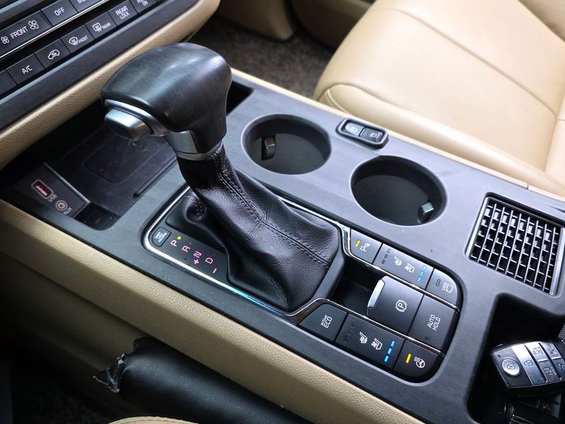 2019 Kia Carnival Gasoline 9-Seater Hi-Limousine Noblesse Special photo 9