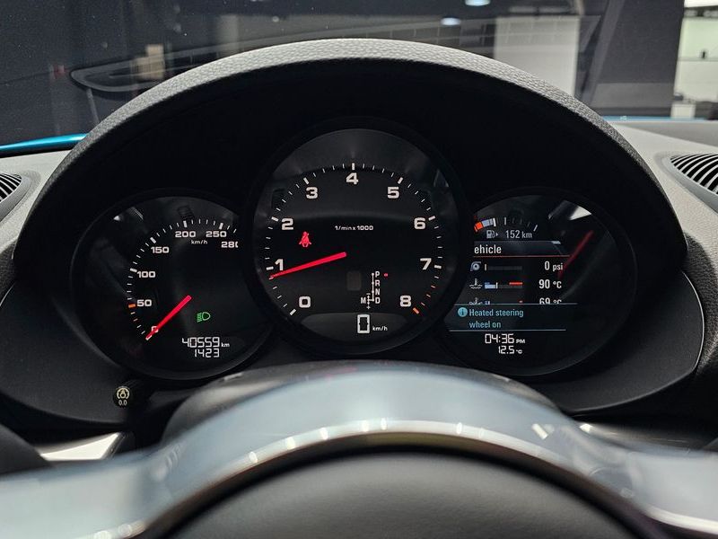 2018 Porsche 718 2.0 photo 8