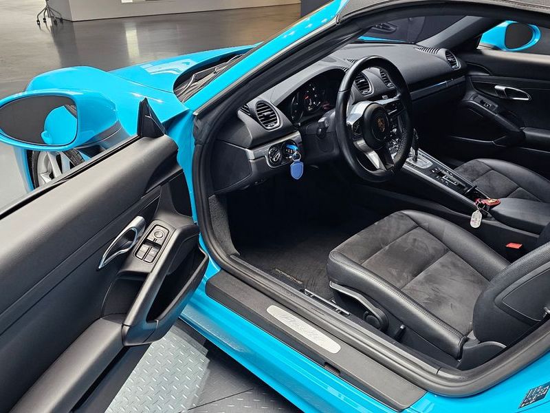 2018 Porsche 718 2.0 photo 11