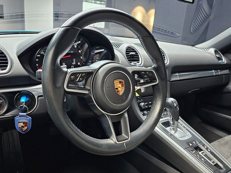 2018 Porsche 718 2.0 photo 12