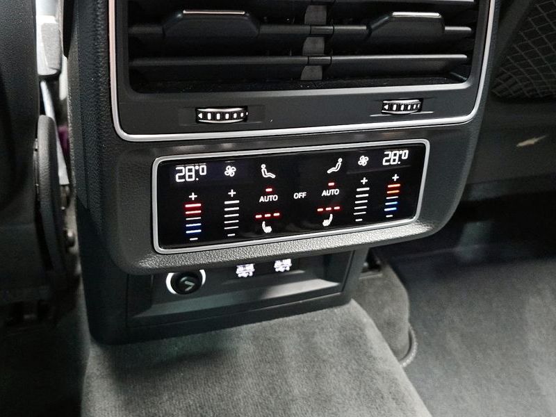 2020 Audi Q8 4.0 TDI Quattro photo 19