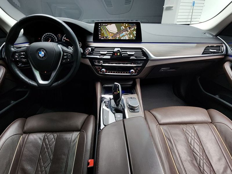 2019 BMW 5 Series 530i xDrive Luxury Plus photo 7