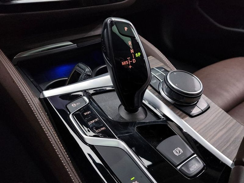 2019 BMW 5 Series 530i xDrive Luxury Plus photo 9