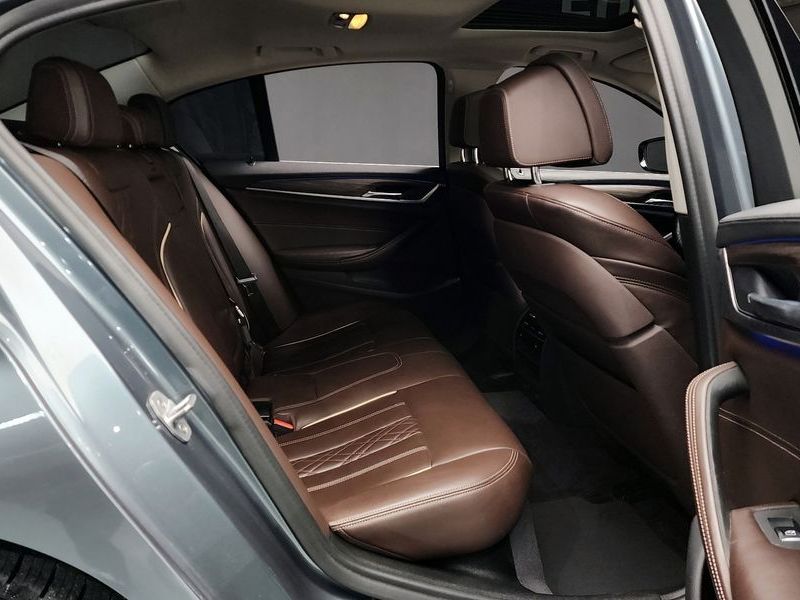 2019 BMW 5 Series 530i xDrive Luxury Plus photo 12