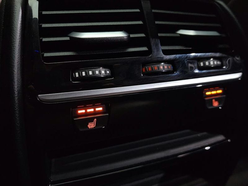 2019 BMW 5 Series 530i xDrive Luxury Plus photo 19