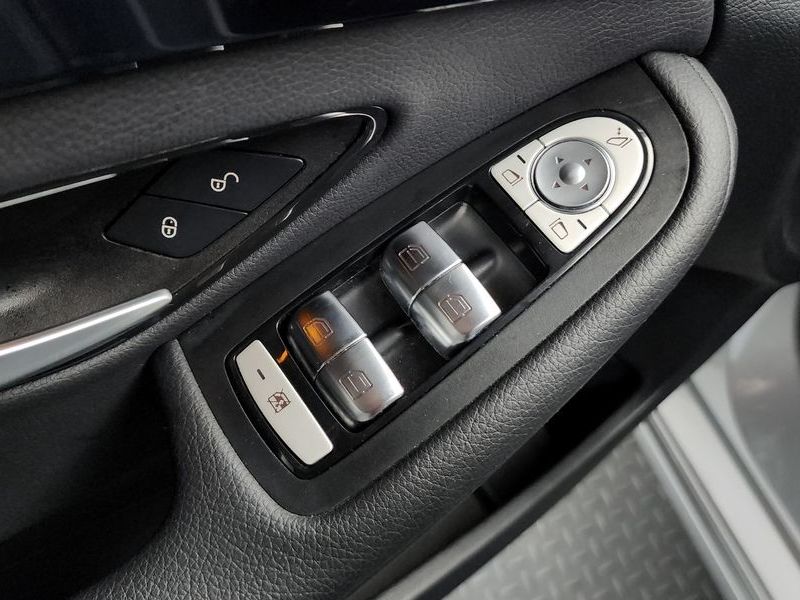 2019 Mercedes-Benz C-Class C200 photo 27