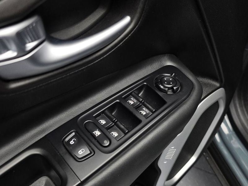 2018 Jeep Renegade 2.4 Longitude High photo 27