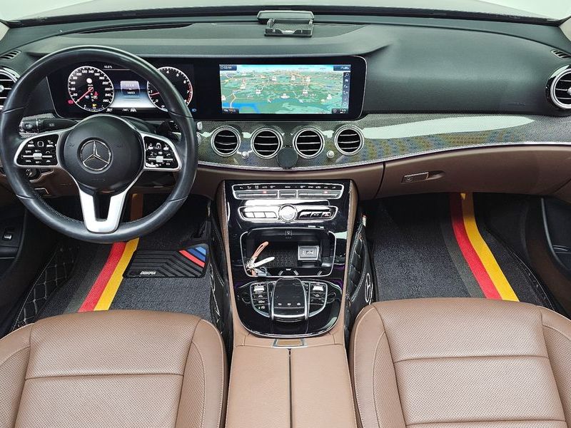 2020 Mercedes-Benz E-Class E300 4MATIC AMG Line photo 7