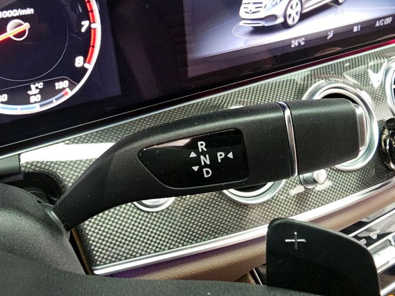 2020 Mercedes-Benz E-Class E300 4MATIC AMG Line photo 9