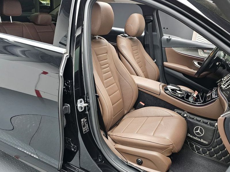 2020 Mercedes-Benz E-Class E300 4MATIC AMG Line photo 12