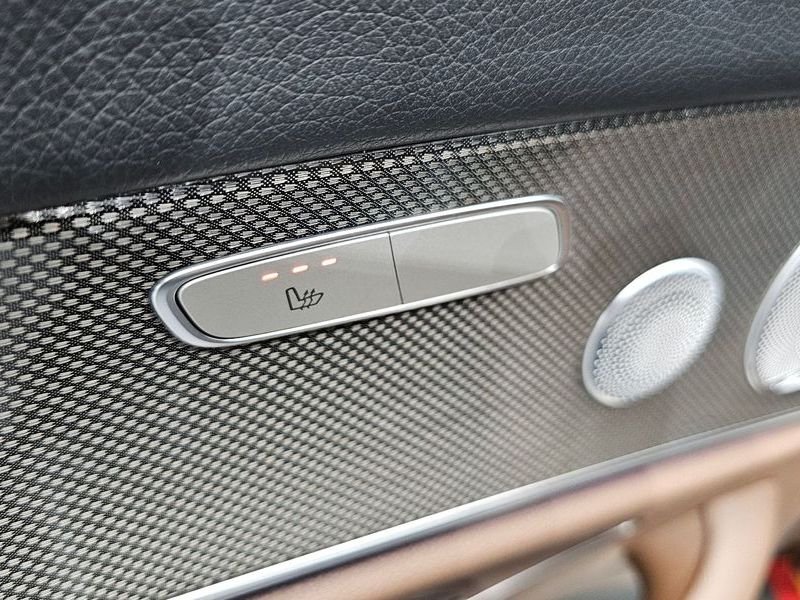 2020 Mercedes-Benz E-Class E300 4MATIC AMG Line photo 17
