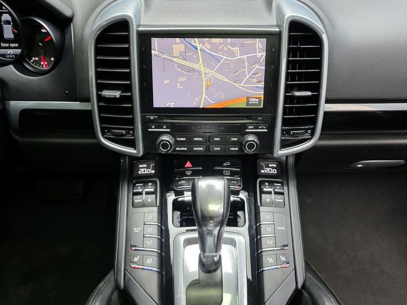2017 Porsche Cayenne 3.0 Diesel Platium Edition 958 photo 16