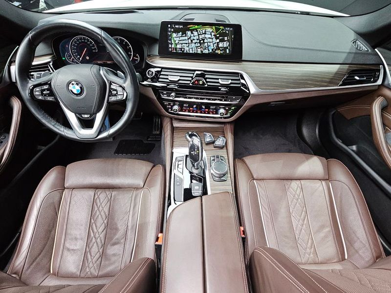 2018 BMW 5 Series 530i xDrive M Sport Package Plus photo 7