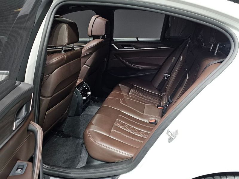 2018 BMW 5 Series 530i xDrive M Sport Package Plus photo 16