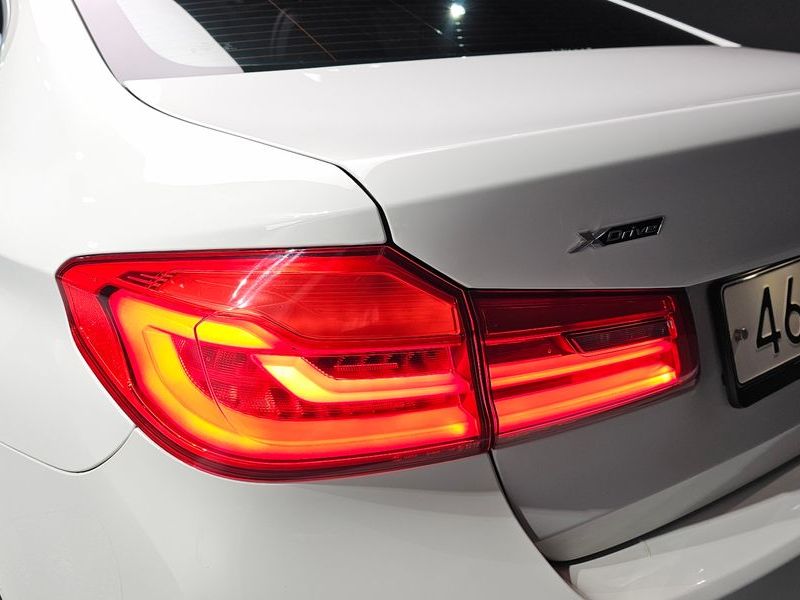 2018 BMW 5 Series 530i xDrive M Sport Package Plus photo 23