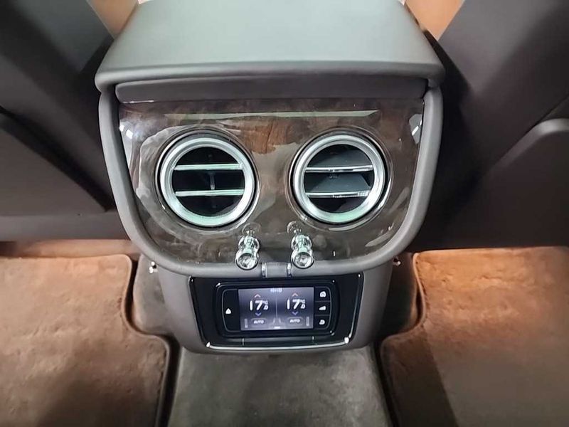 2017 Bentley Bentayga 6.0 W12 photo 14