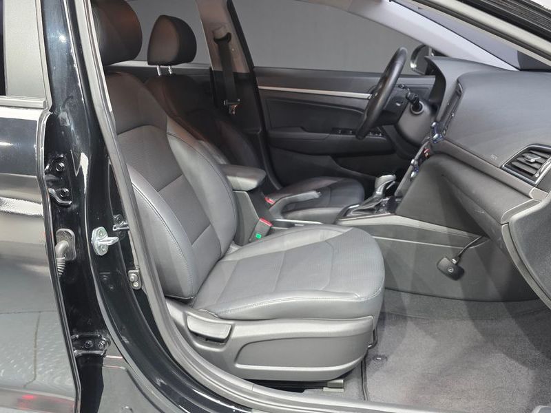 2016 Hyundai Avante 1.6 GDI Smart Special photo 11