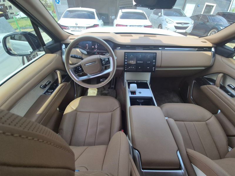 2024 Land Rover Range Rover P615 SV LWB photo 7