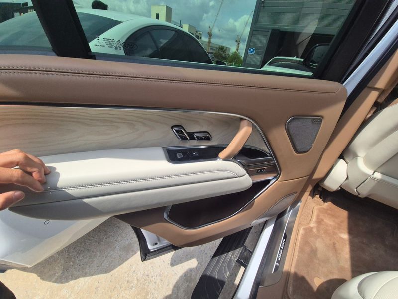 2024 Land Rover Range Rover P615 SV LWB photo 10