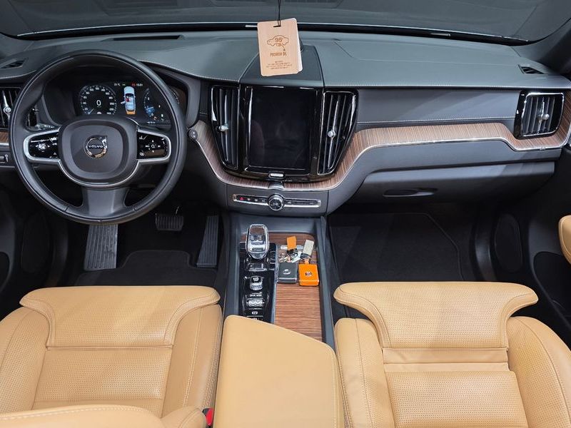 2021 Volvo XC60 B5 Inscription photo 7