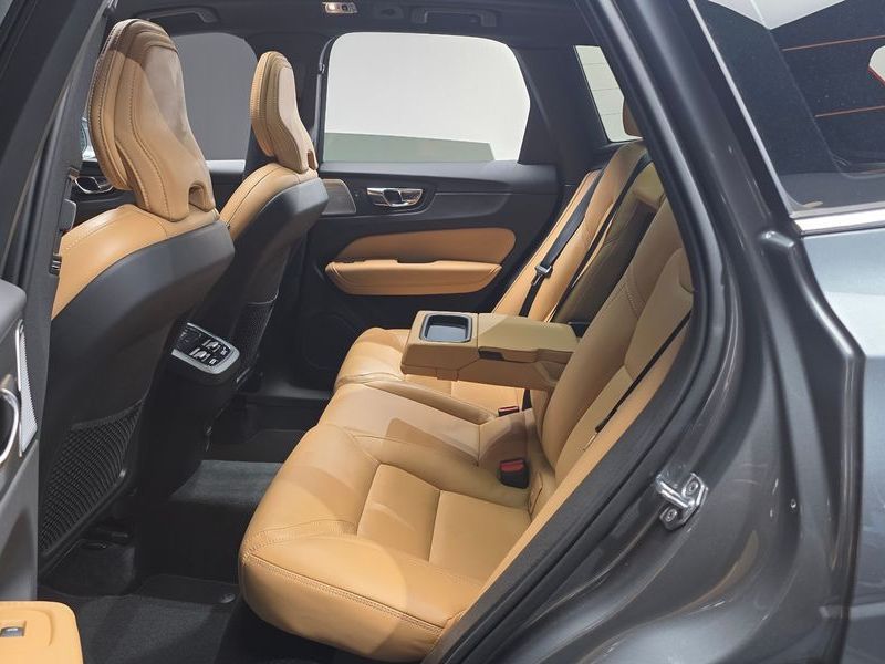2021 Volvo XC60 B5 Inscription photo 11