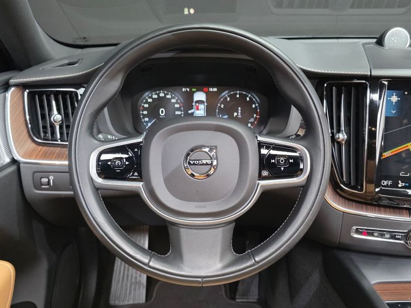 2021 Volvo XC60 B5 Inscription photo 13
