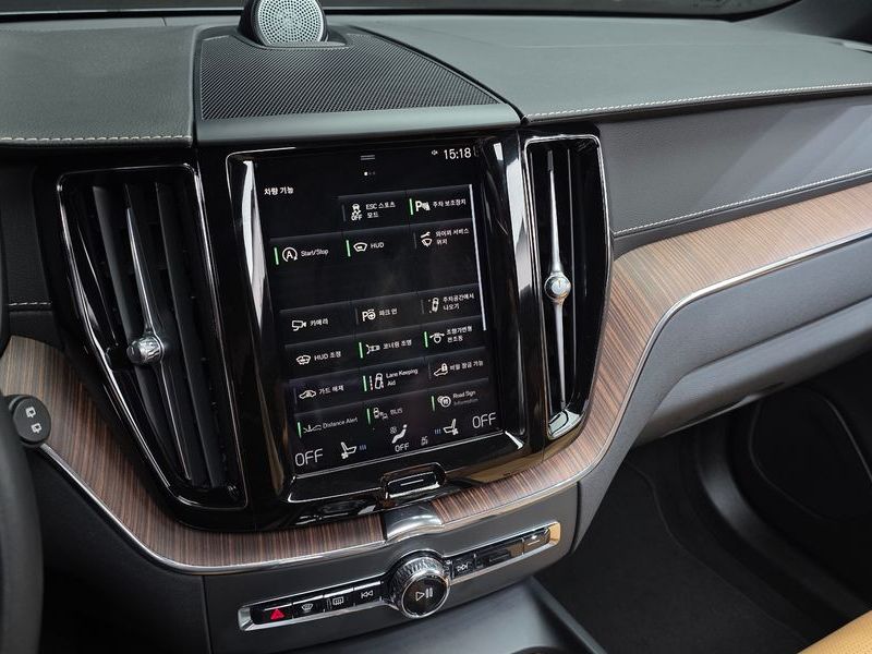 2021 Volvo XC60 B5 Inscription photo 14