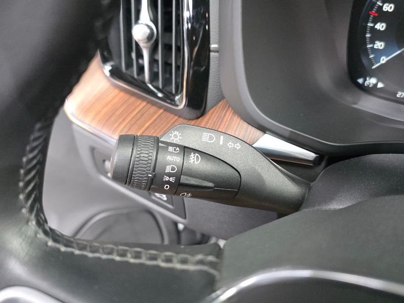 2021 Volvo XC60 B5 Inscription photo 19