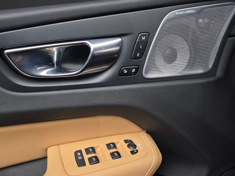 2021 Volvo XC60 B5 Inscription photo 20