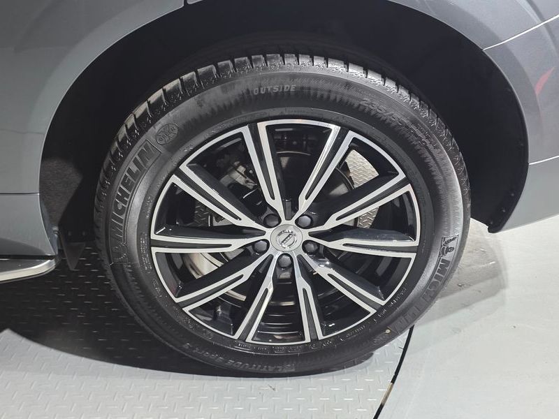 2021 Volvo XC60 B5 Inscription photo 21