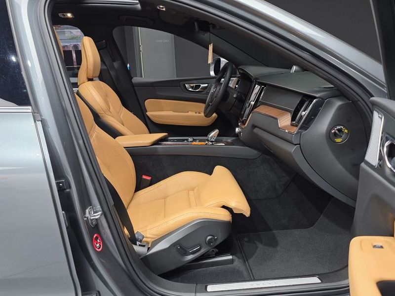 2021 Volvo XC60 B5 Inscription photo 26