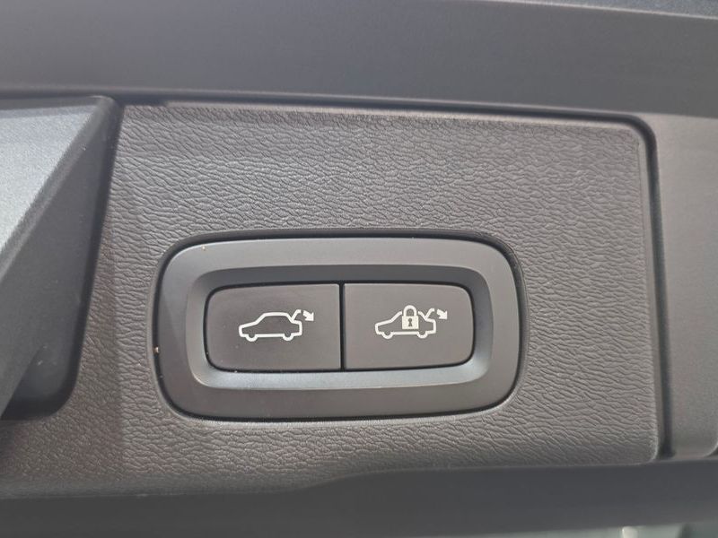 2021 Volvo XC60 B5 Inscription photo 30