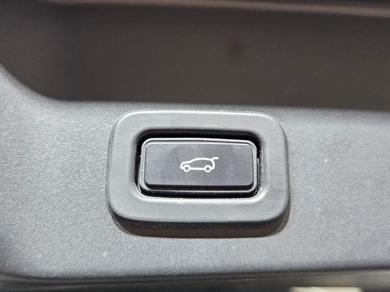 2022 Land Rover Range Rover Evoque P250 S photo 18