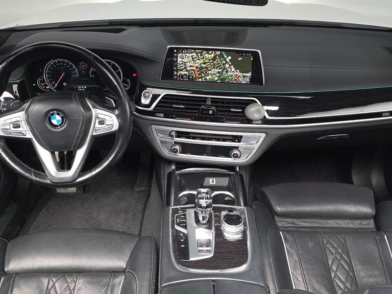 2017 BMW 7 Series 730d xDrive M Sport photo 7