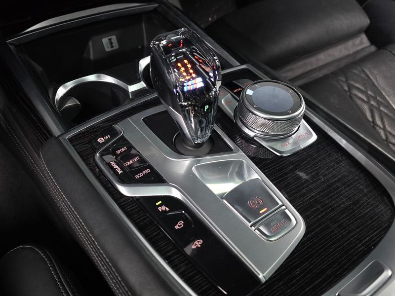 2017 BMW 7 Series 730d xDrive M Sport photo 9