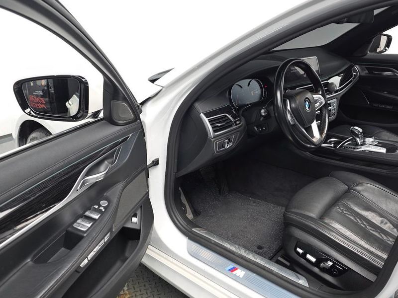 2017 BMW 7 Series 730d xDrive M Sport photo 12