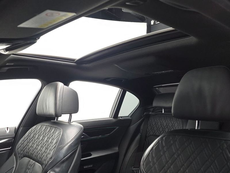 2017 BMW 7 Series 730d xDrive M Sport photo 18