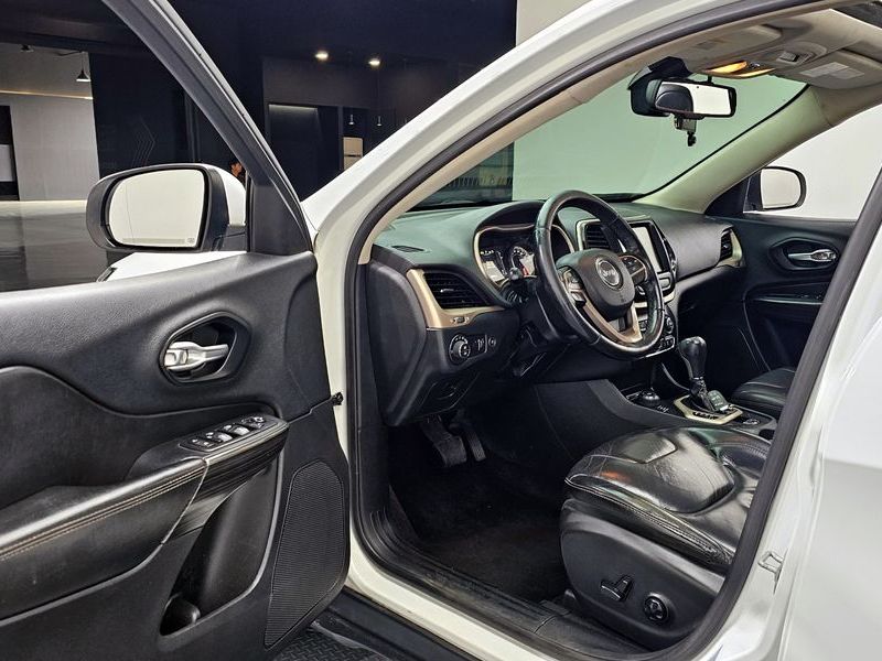2016 Jeep Cherokee 2.4 Longitude AWD photo 10