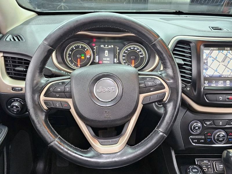 2016 Jeep Cherokee 2.4 Longitude AWD photo 13