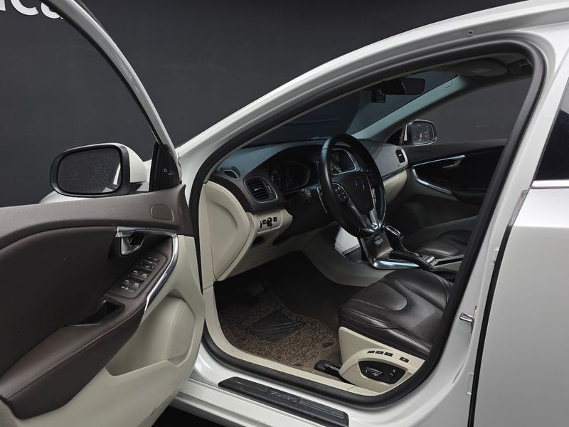 2016 Volvo V40 D2 2nd photo 10