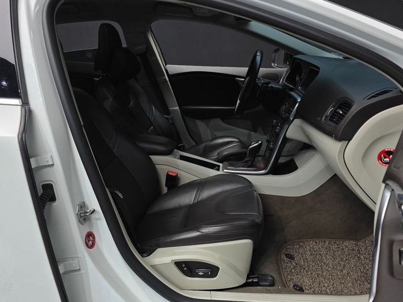 2016 Volvo V40 D2 2nd photo 11
