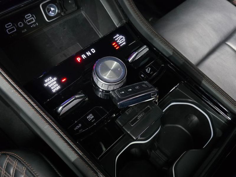 2023 Jeep Grand Cherokee 4xe Summit Reserve photo 9