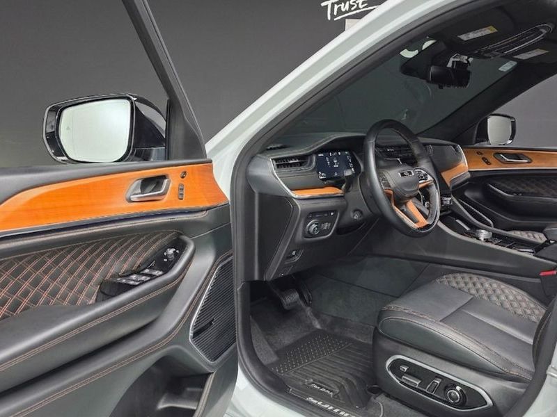 2023 Jeep Grand Cherokee 4xe Summit Reserve photo 10