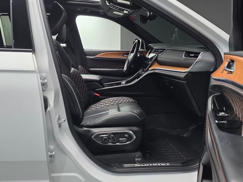 2023 Jeep Grand Cherokee 4xe Summit Reserve photo 11