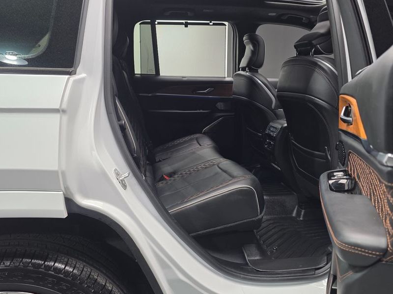 2023 Jeep Grand Cherokee 4xe Summit Reserve photo 12